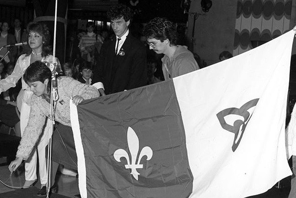 CROP_Premier levée du drapeau_1983